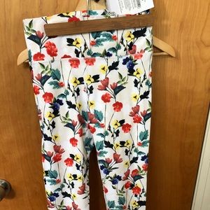 Fabletics Athletic Wear - crop top and 7/8 Capris